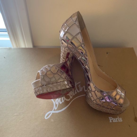 Christian Louboutain SUPER RARE ROSE GOLD - Picture 8 of 8